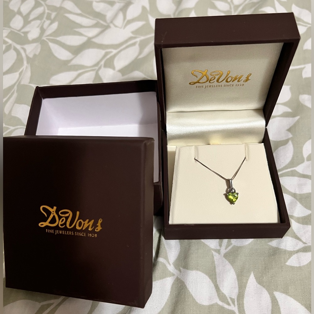 Devons Fine Jewelers: Peridot necklace